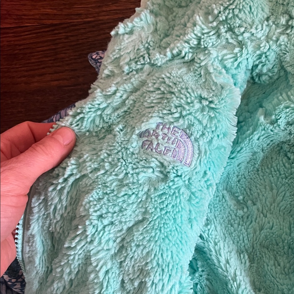 The North Face 3T Blue Floral butterfly Puffer Jacket -reversible Sherpa Lining! - Picture 4 of 7